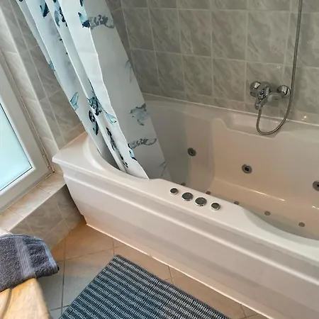 Matyas Kiraly Apartman 公寓